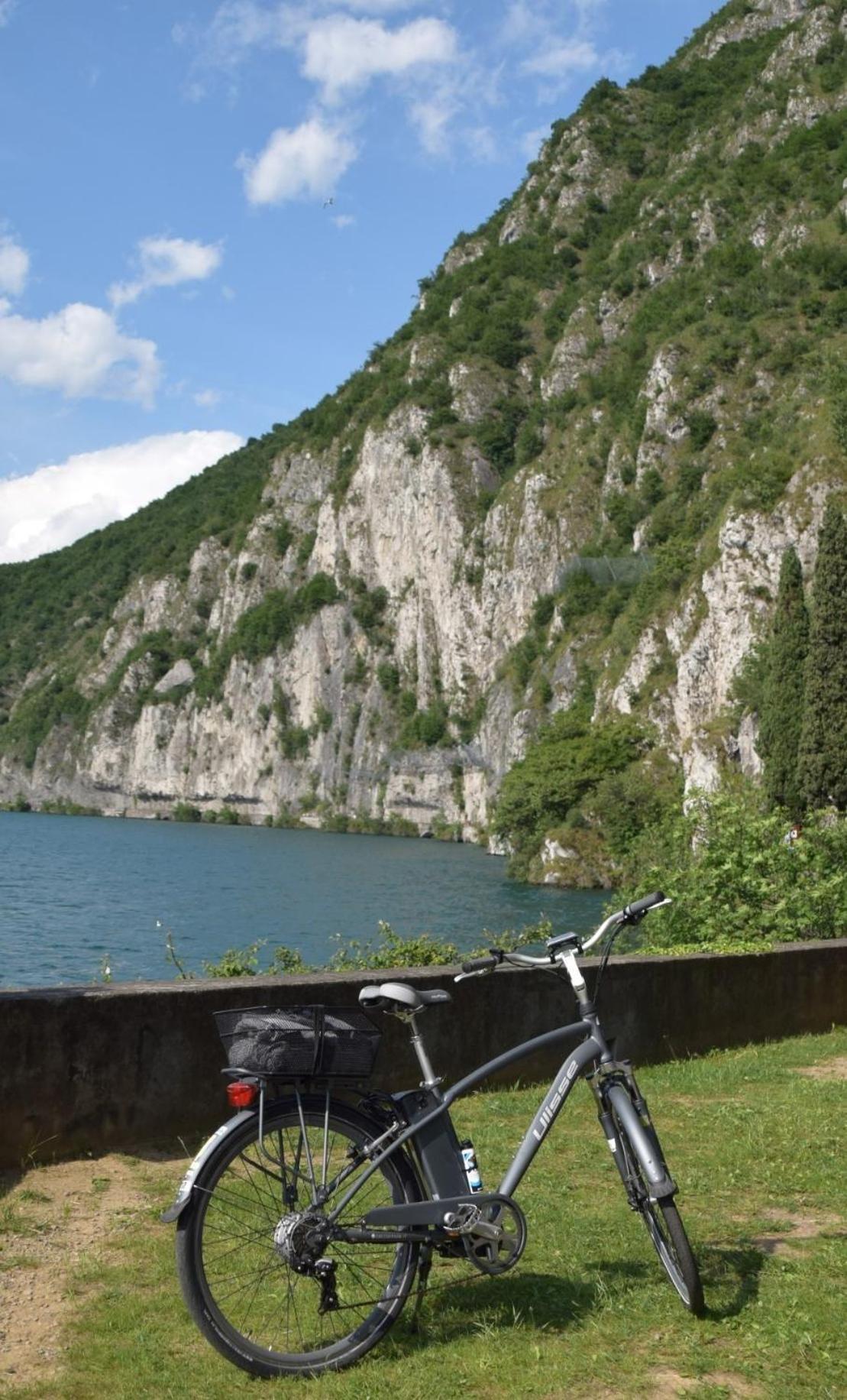 Angelo&Mari Mountain Lake Iseo Hospitality 마로네 외부 사진