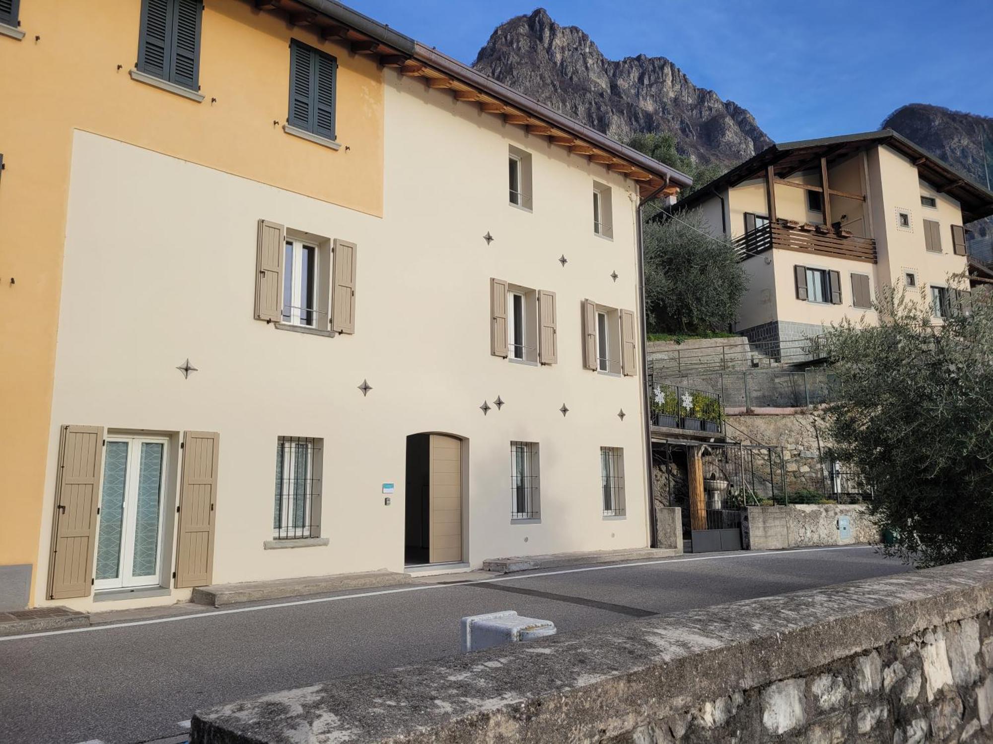 Angelo&Mari Mountain Lake Iseo Hospitality 마로네 외부 사진